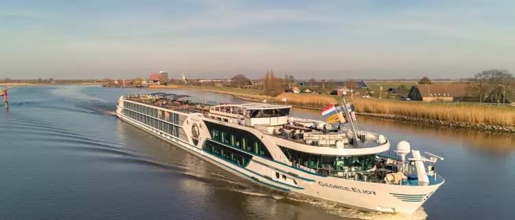 Panorama of the George Eliot cruise ship sailing